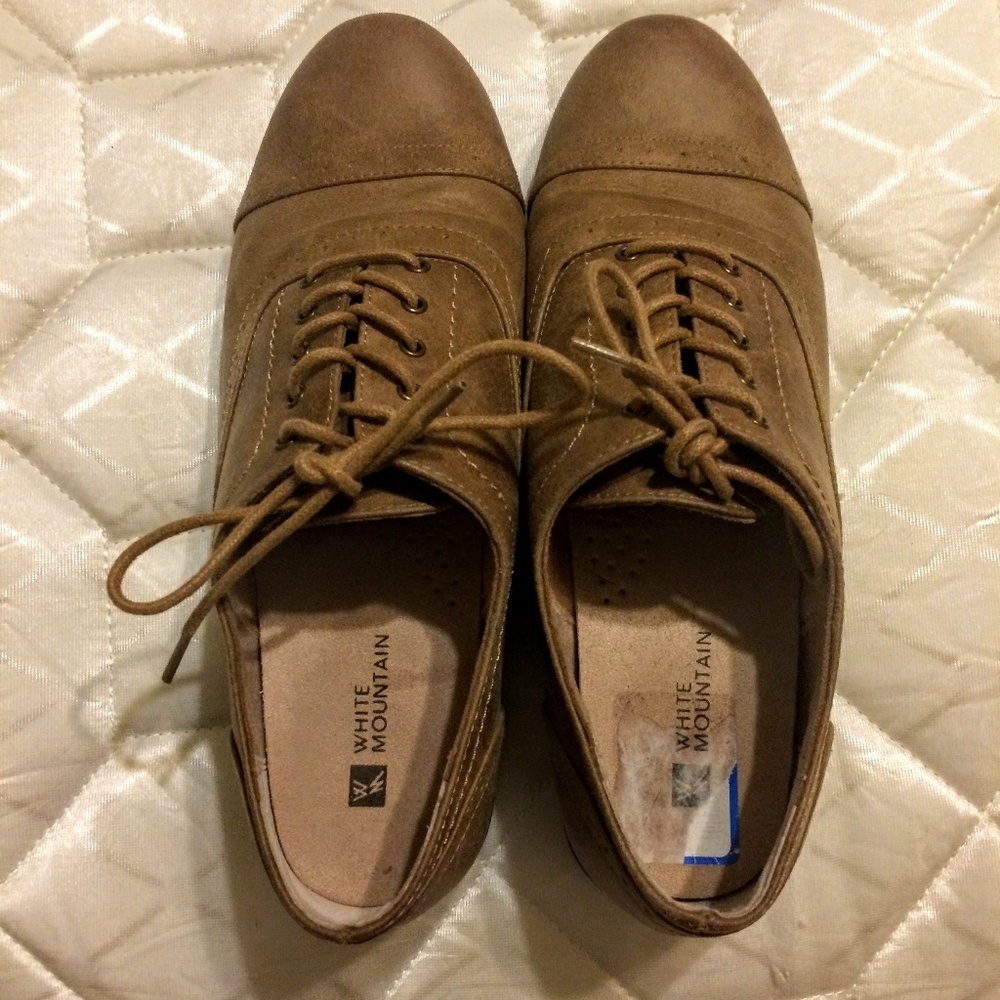 EUC White Mountain Sz 8m Tan Oxfords